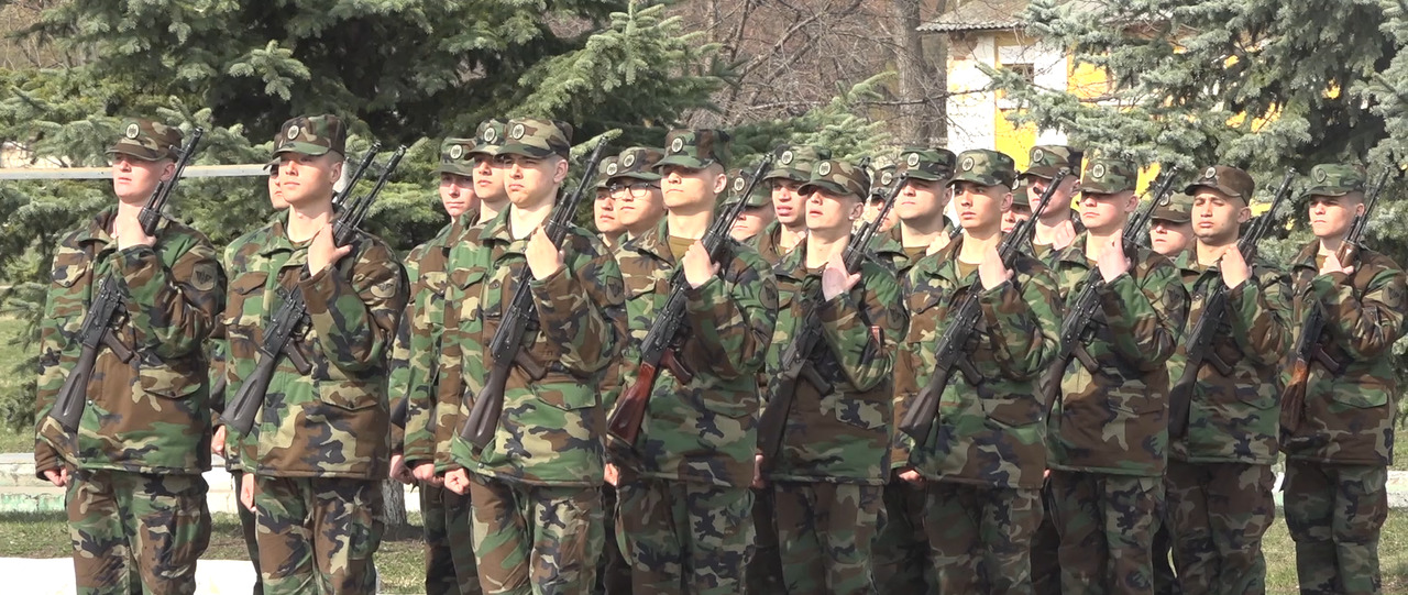Солдаты бельцкой мотопехотной бригады рассказали о своих буднях.