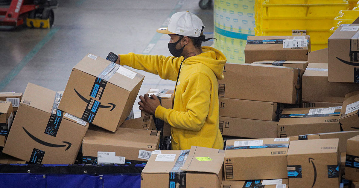 Amazon инвестирует 1 миллиард долларов в "социалку" для рабочих.