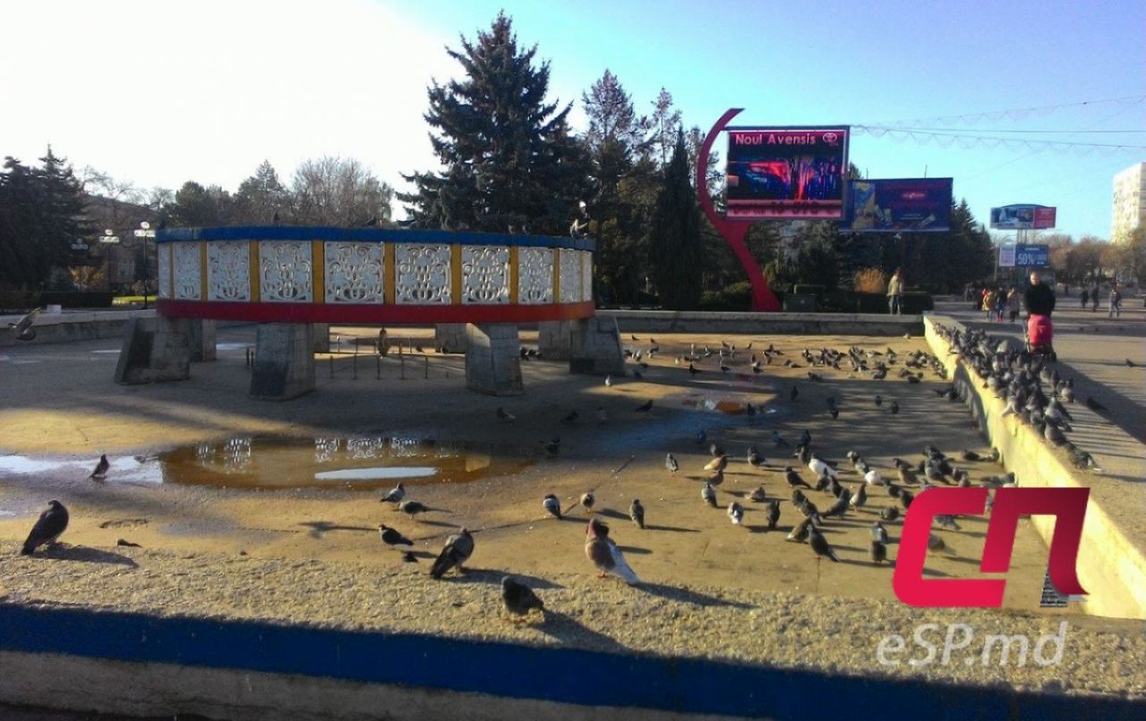 Фонтан на центральной площади ни разу не включался с 2013 года.
