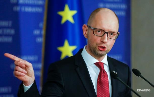 Яценюк заявил о намерении уйти в отставку всем Кабмином. Фото: epa.eu