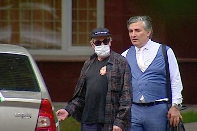 Адвокат пояснил слова о непризнании Ефремовым вины в совершении ДТП.
