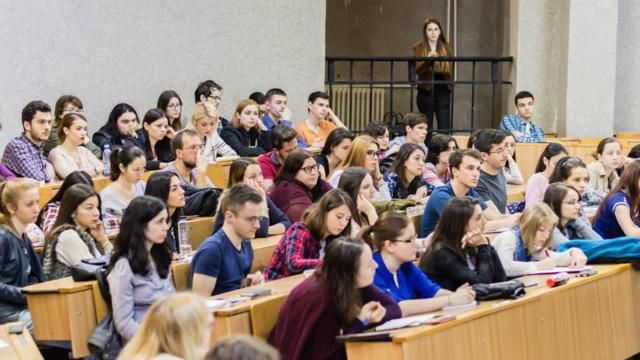  В прошлом году 20 абитуриентов из Молдовы получили стипендии от венгерского правительства.