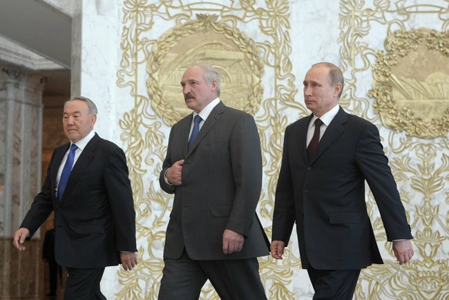 По мнению Лукашенко, при создании союза нужно изначально договариваться о равноправных условиях работы.