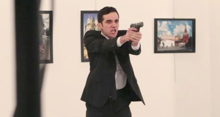 Ucigaşul ambasadorului rus la Ankara, Andrei Karlov, va fi înmormântat într-un cimitir fără nume. Foto: revista22.ro