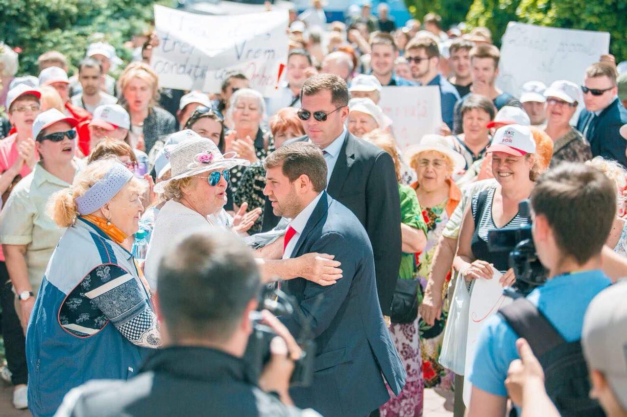 В Кишиневе прошла акция протеста в защиту Регины Апостоловой.