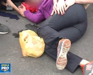 O tanara in varsta de 24 de ani a fost smulsa de pe picioare chiar pe o trecere de pietoni.