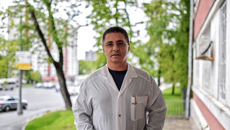 Доктор Мясников рассказал о десяти загадках коронавируса.
