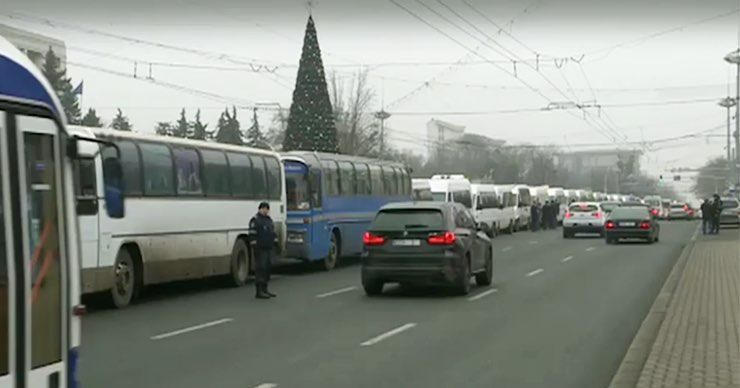 Перевозчиков не устраивает повышение тарифа на 12 банов.