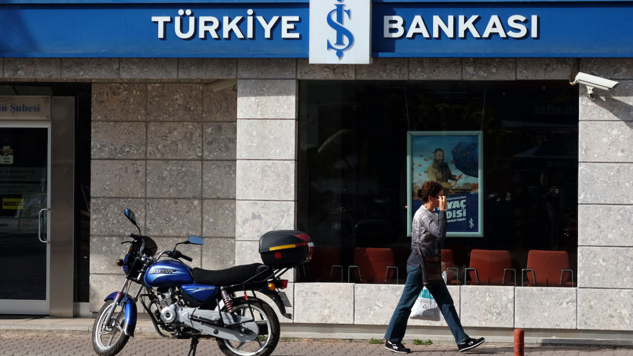 Турецкий Isbank приостановил прием карт "Мир".
