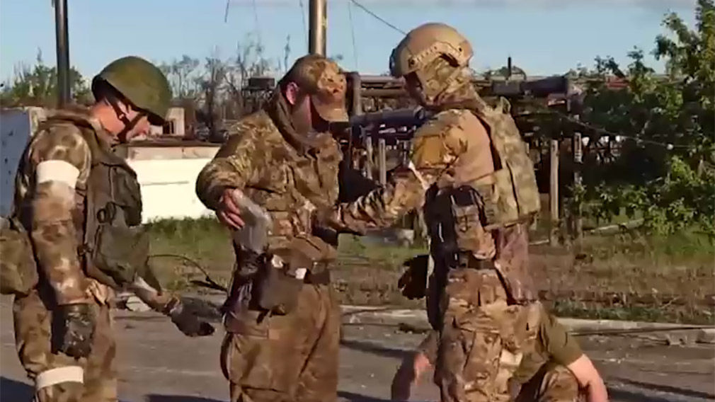 За сутки сложили оружие и сдались в плен 265 украинских военных.