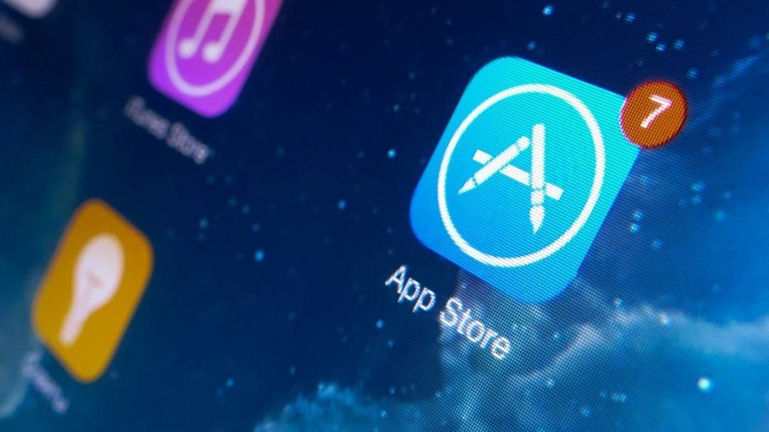 Apple запретила Facebook рассказывать пользователям о "налоге" App Store.