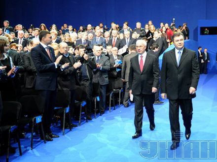 С соратников Януковича снимают санкции.