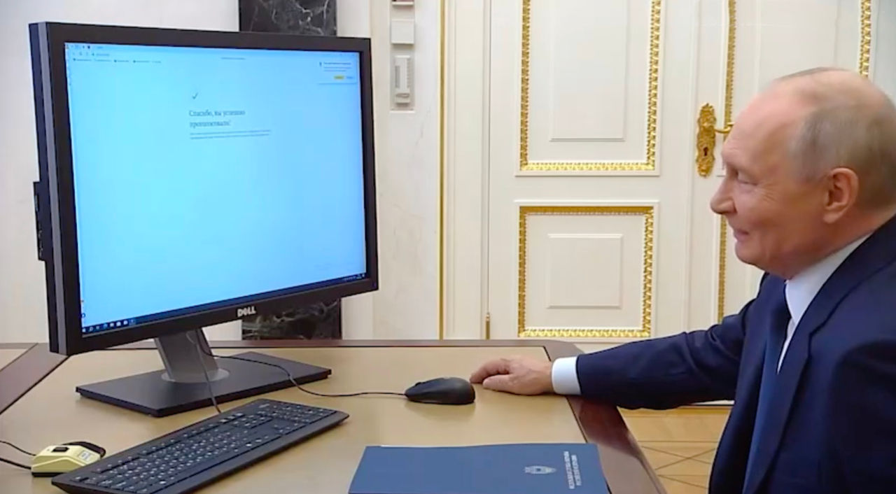 На видео голосования Путина обнаружили неактивированную Windows.
