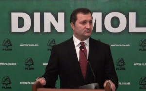Vlad Filat ține un discurs  prin care aduce mai multe acuze la adresa PCRM-ului.