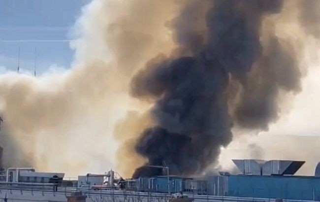 Сообщает о 24 пострадавших, четверо из них доставлены в больницу. 
