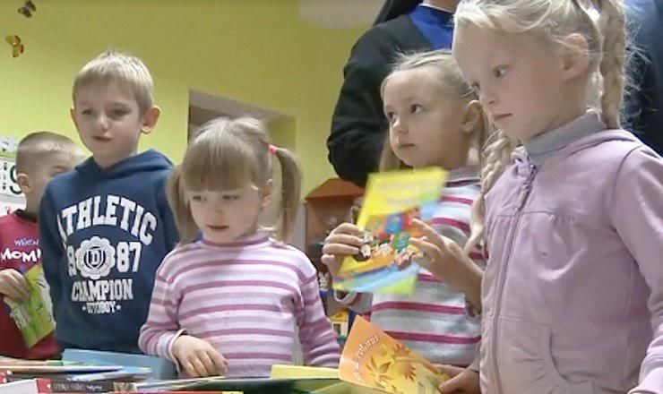 Всего детский сад получил около 100 книг.