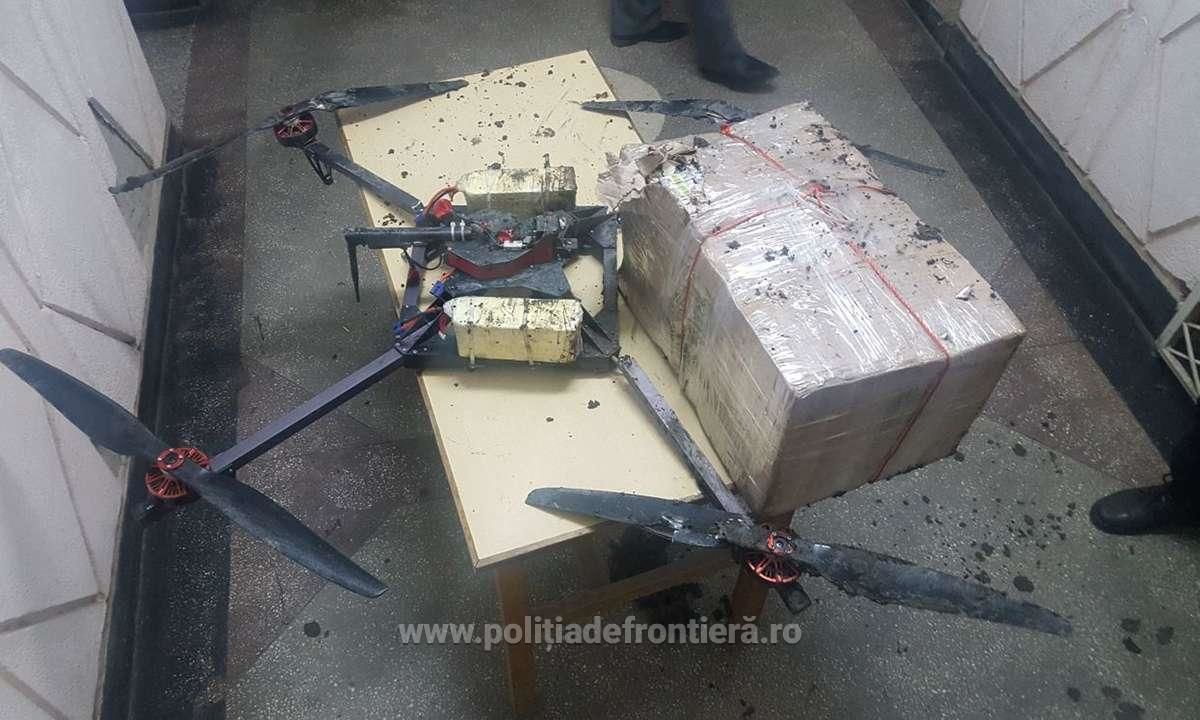 Ţigări moldoveneşti, transportate cu drona peste Prut. Foto: politiadefrontiera.ro