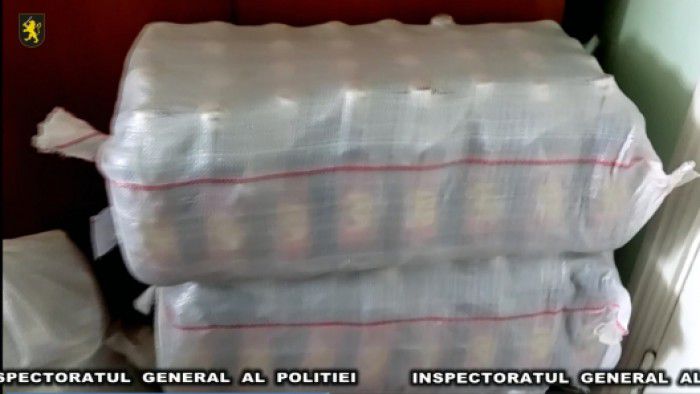 Peste 300 de sticle cu alcool etilic de contrabandă, descoperite într-un depozit din Ungheni. Foto: igp.gov.md