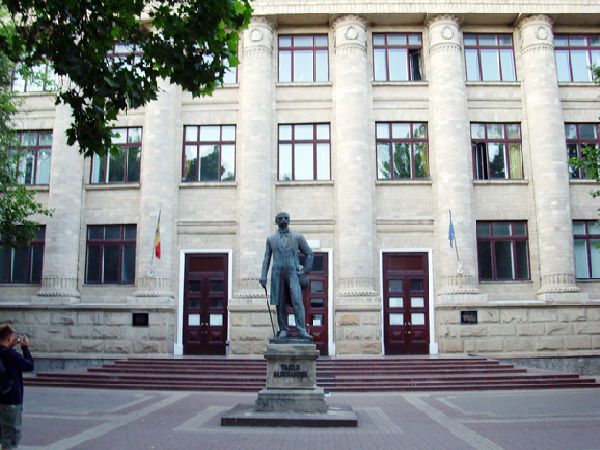La Biblioteca Națională a fost lansată cartea bunelor maniere