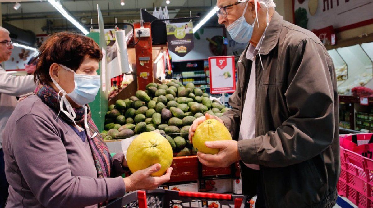 На Украине разрешили работу продуктовых рынков во время карантина.