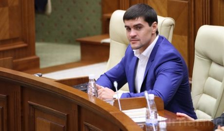 Демократ Константин Цуцу был зарегистрирован ЦИК в избирательном округе № 33 в качестве кандидата на парламентских выборах.