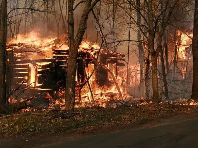 Зеленский следит за ситуацией с пожаром в Чернобыльской зоне.