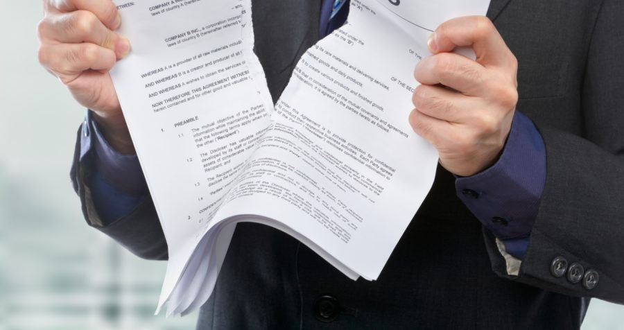 Un bărbat din Râșcani, condamnat penal după ce a rupt un proces-verbal întocmit de un polițist.