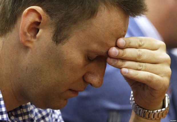 Fratele lui, Oleg, a fost condamnat la trei ani şi jumătate de închisoare cu executare, fiind declarat vinovat pentru că a deturnat bani, potrivit unei jurnaliste a AFP prezentă la anunţul deciziei tribunalului.