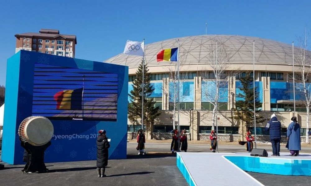 Drapelul României, arborat în Satul Olimpic din PyeongChang.