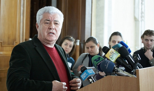 Воронин обвинил лидеров Демпартии в том, что «они стали адвокатами Зубко», а также в препятствовании сессии парламента.