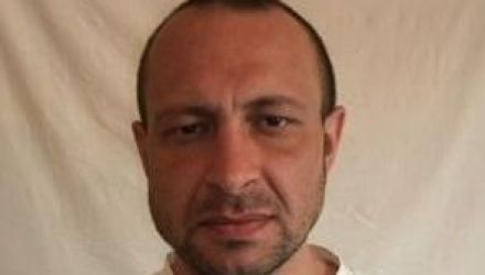 În prezent, condamnatul este reținut la sectorul de poliție Buiucani pentru documentare. 