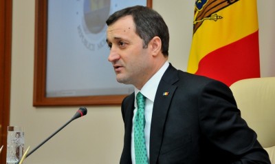 De asemenea, ex-Premierul a participat şi la unele acţiuni publice, cum ar fi Ziua Drapelului sau Ziua Victoriei.