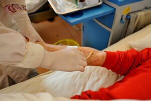Un nou studiu în domeniul sănătăţii a relevat că HIV/SIDA este a treia cauză de moarte prematură în Rusia.