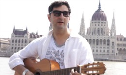 După ce a văzut clipul aproape gata, fericit, Adrian spune că nu regretă nici pentru o clipă că a fost nevoit să parcurgă mii de kilometri