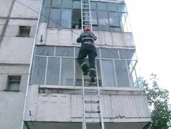 На пятом этаже жилого дома в квартире оказался заперт 5-летний ребенок.