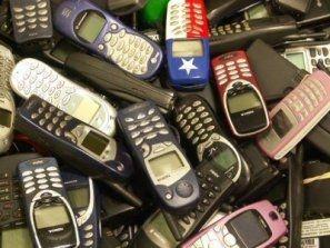  Doi tineri au fost reţinuţi după ce au furat 11 telefoane mobile dintr-un magazin din Capitala, în valoare de peste 84 mii de lei.