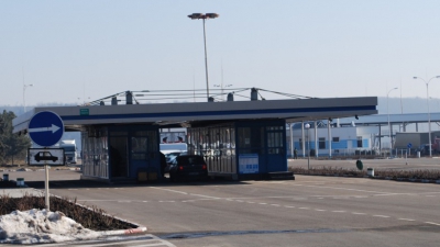 În acest caz a fost pornit un dosar penal pentru contrabandă. Atât şoferul, cât şi însoţitorul acestuia, riscă o amendă de peste 20 de mii de lei.