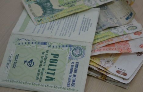 În anul 2013, poliţa de asigurare obligatorie de asistenţă medicală costă 3318 lei.