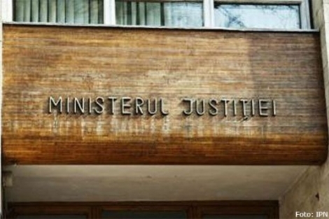 Reforma justiţiei, care este cel mai controversat şi criticat domeniu, trenează, în condiţiile în care banii pentru aceste reforme se duc în buxzunarul Partidului Liberal Democrat.