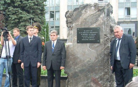 Апелляционной палате столицы назначено судебное заседание по иску об отмене решения об установке т.н "камня памяти жертв советской оккупации". Фото: nbm.md