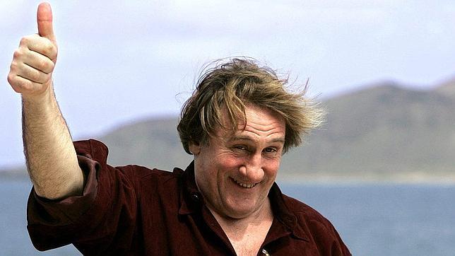 Actorul francez Gerard Depardieu locuieşte în Belgia, într-un sat situat lîngă graniţa cu Franţa.