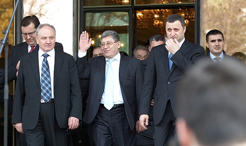 Liderii fostei Alianţe pentru Integrare Europeană urmează să se întrunească astăzi, 6 martie, în cadrul unei întrevederi la iniţiativa preşedintelui ţării, Nicolae Timofti. 