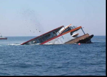  Accidentul a avut loc în urma unei manevre greşite, nava-container, “Jolly Nero” care leagă Genova de Messina (Sicilia) a lovit edificiul.