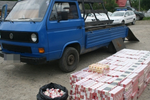 În urma celor constatate, poliţiştii de frontieră i-au întocmit şoferului acte premergătoare sub aspectul săvârşirii infracţiunii de contrabandă.