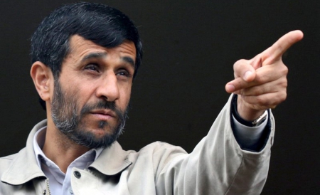 "Orice ţară are acest drept şi se va proteja atunci când este atacată", a spus Ahmadinejad în emisiunea lui Piers Morgan.