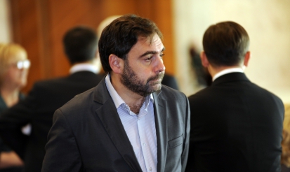Tkaciuk a spus că trebuie pus punct acestui circ şi organizate alegeri parlamentare anticipate. 