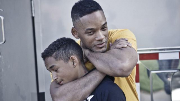 Jaden susţine că nu se mai poate ocupa de şcoală având în vedere că nu ştie cum să se mai împartă între filmări, concerte şi evenimente mondene.