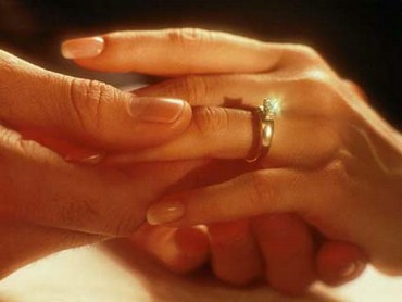 Ea vrea să se căsătorească cu Sean, dar nu pentru că îl iubeşte sau pentru că l-a iertat