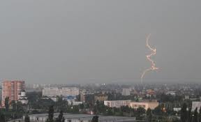 Începând din această după-amiază pe întreg teritoriul țării se prevăd ploi de scurtă durată. Foto: antena3.ro
