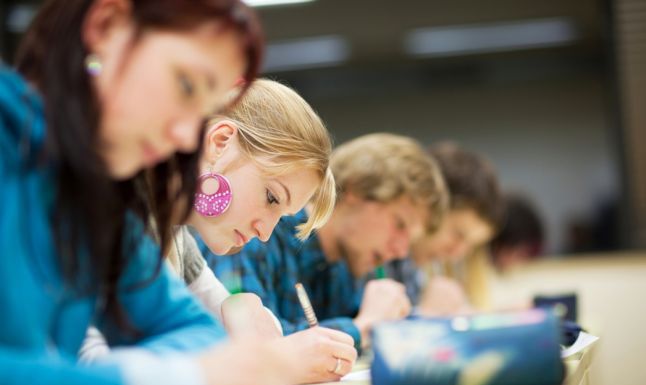 Astăzi au loc o simulare a examenului de bacalaureat.